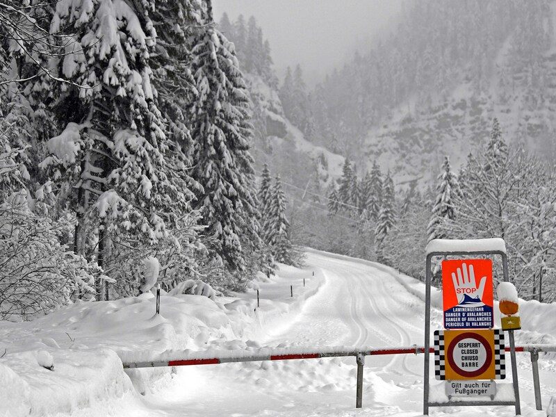 Path closed for heavy snow